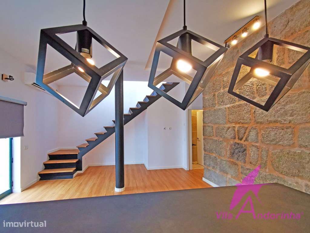 Espaço comercial no centro histórico de Caminha-7