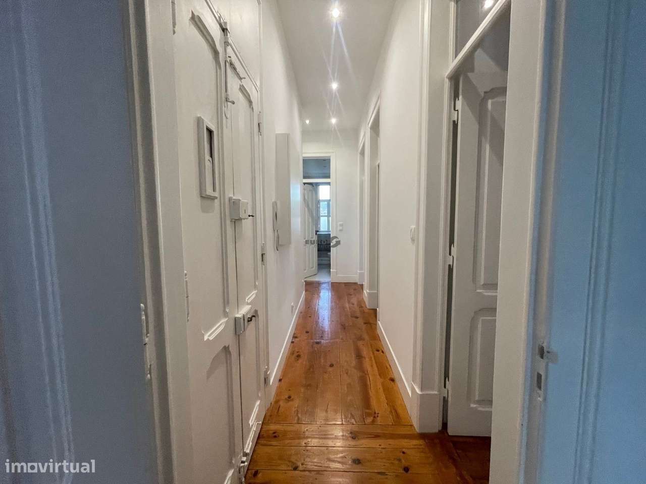 Excelente T2 para venda ao pé de Sete Rios-21