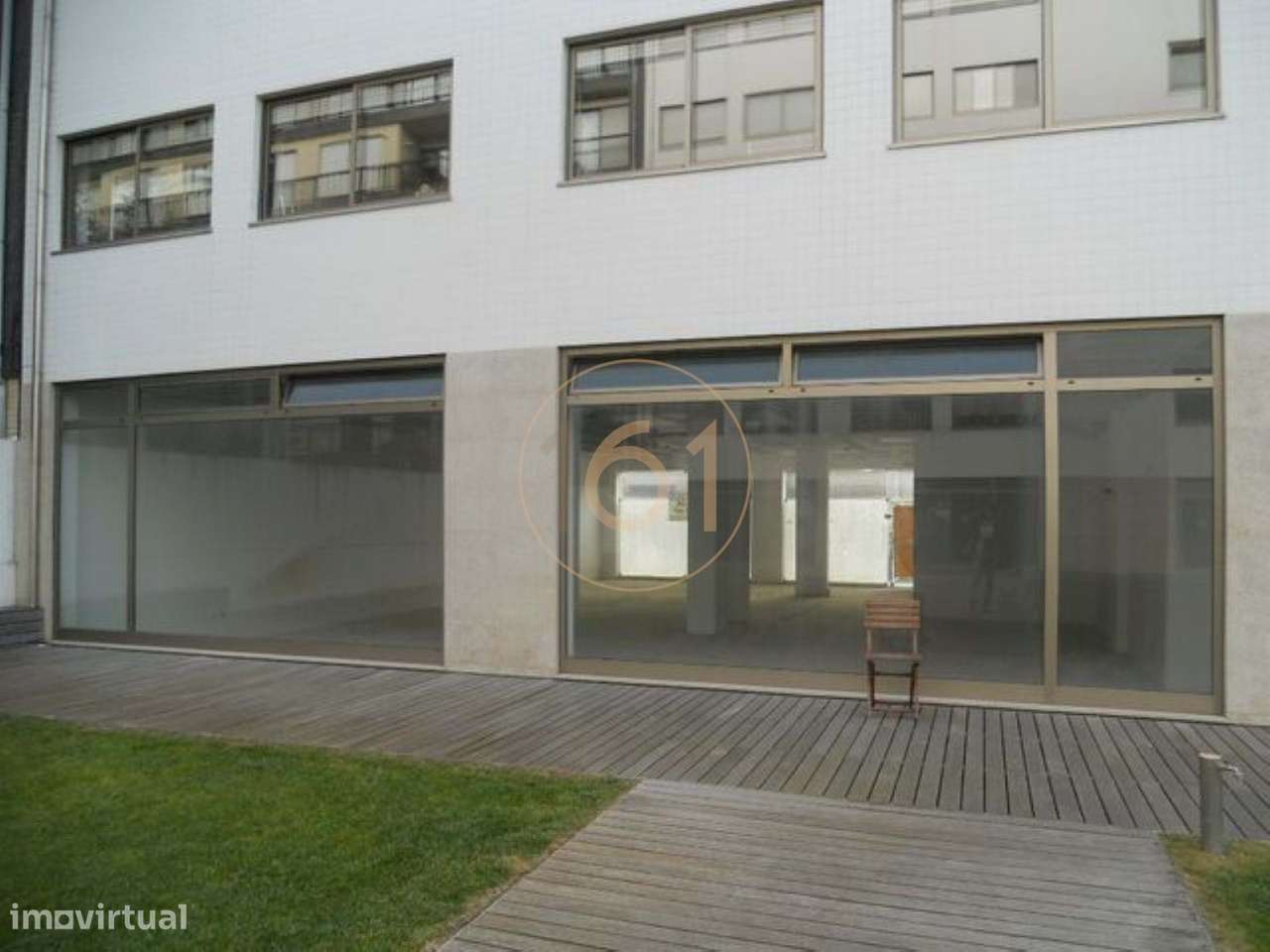 Excelente Loja em Matosinhos Sul, na R. Brito Capelo. - Grande imagem: 1/2