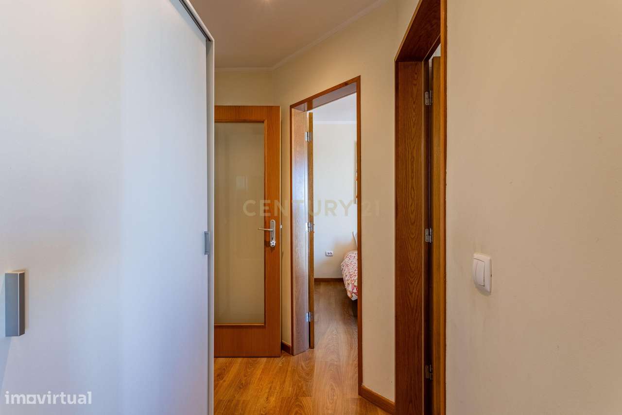 Luminoso apartamento T2 nos Olivais-12