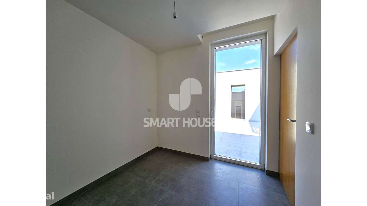 Moradia T3 c/ terraço centro São Romão-10