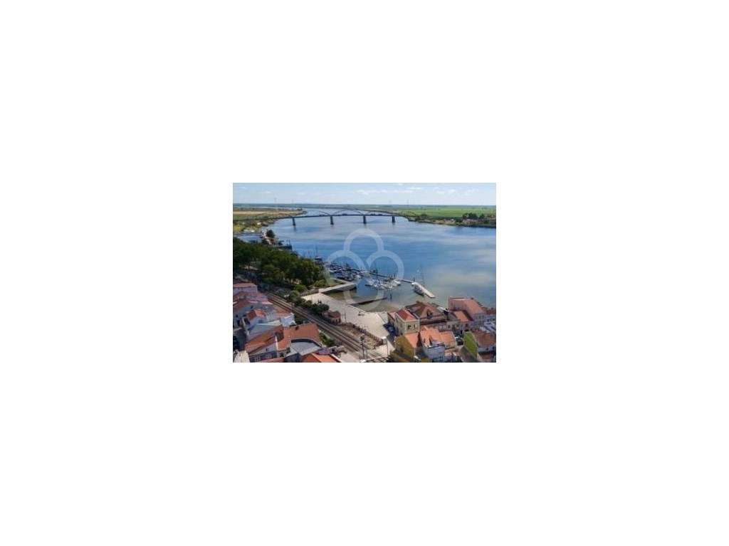 Prédio em propriedade total no centro de Vila Franca de Xira.-14