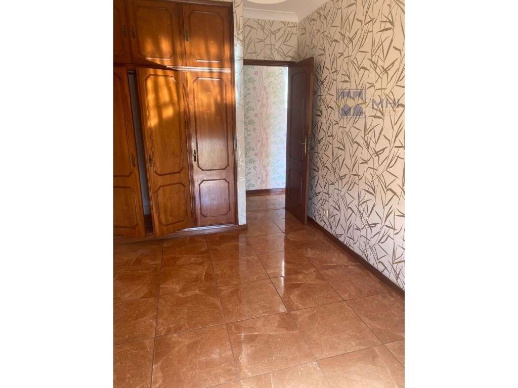 Apartamento T2 junto estação CP Valadares-10
