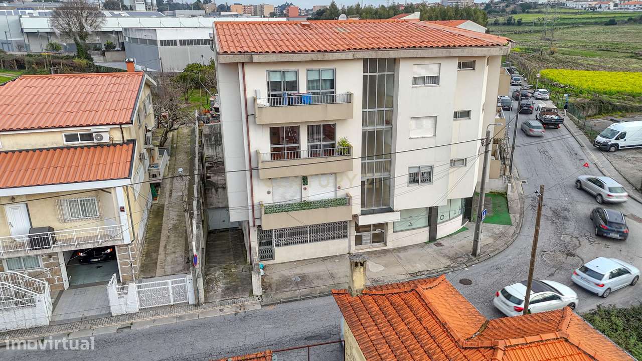 Loja com 136m2 Logradouro e Cave em Rio Tinto-20