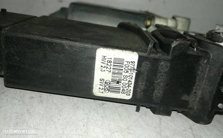 Motor De Elevador Frente Direito Volkswagen Golf Iv (1J1) - 5