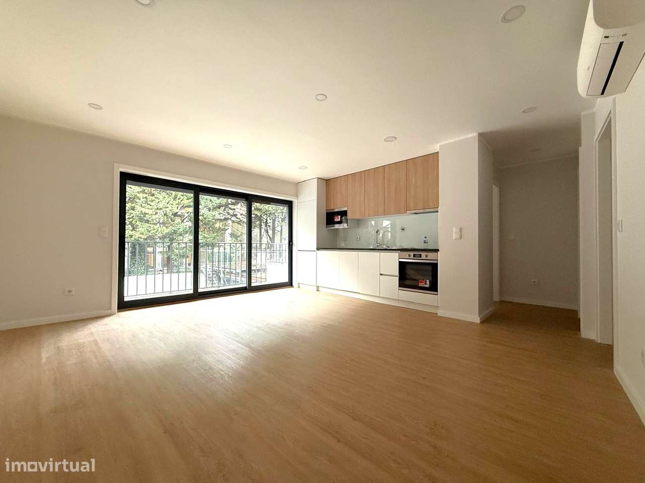 T2+1 novo c/ varanda p/ arrendar no Campo Alegre - Grande imagem: 5/37