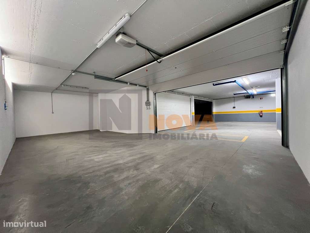 Apartamento T3 com Box para 3 Carros em Condomínio Privado com Piscina-21