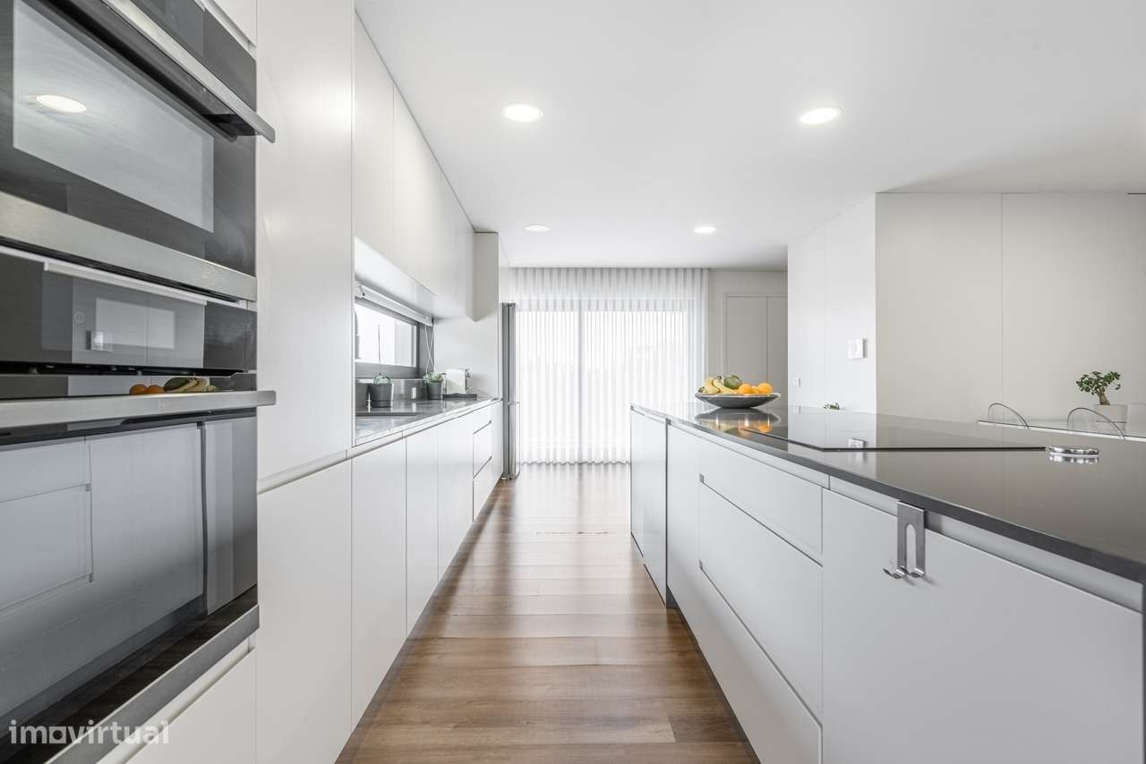 Moradia de Arquitetura Contemporânea com Piscina | Fafe-10