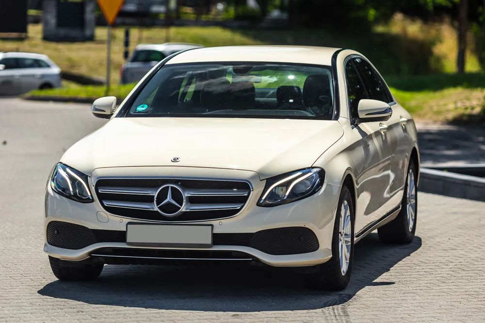 Mercedes-Benz E W213 (2016-2023) 200 d 9G-TRONIC Avantgarde 2017