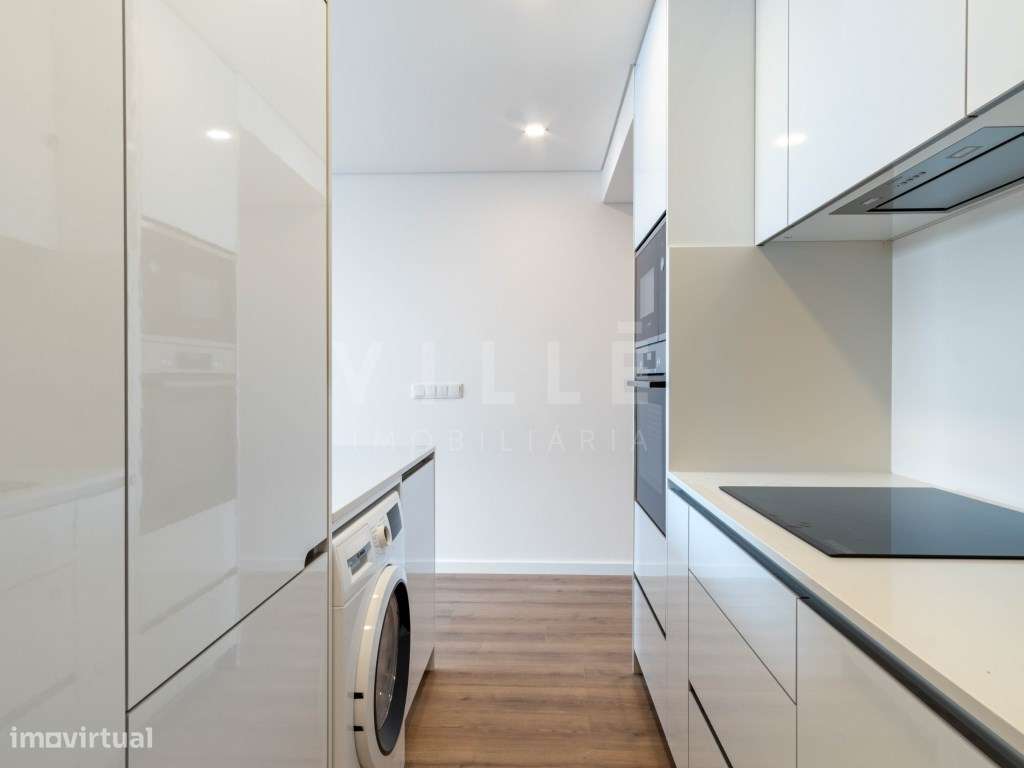 Apartamento T1+1 | 3.º e Último Piso | Varanda | 1 Lugar de Garagem...-8