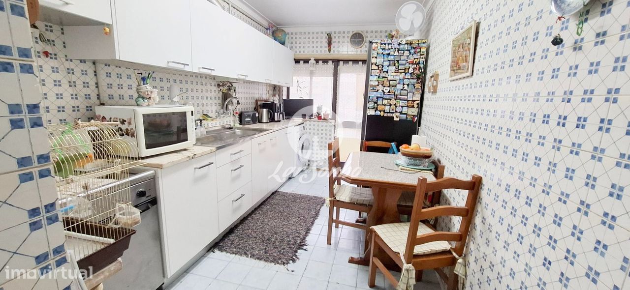 Apartamento T3 no Centro de Braga (arrendado por 300€ sem termo) - Grande imagem: 1/11