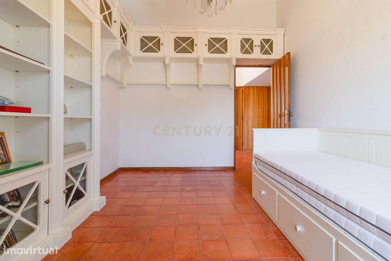 Moradia T5 com Jardim e Piscina | Albarraque – a 5 minutos da Beloura-25