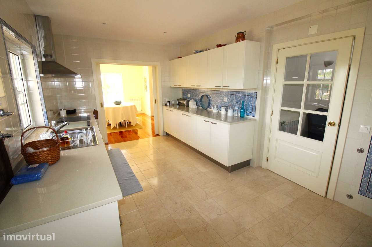 Elegante Moradia T4 Familiar-20