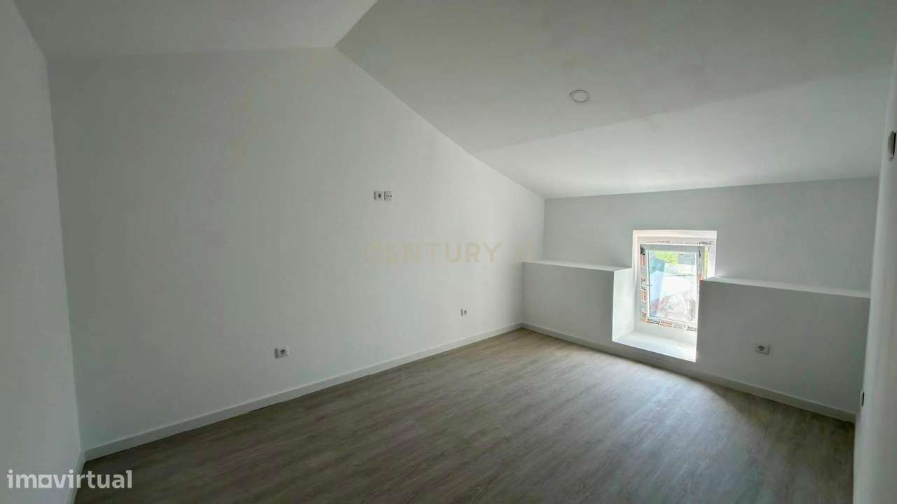 Moradia T2+1 Totalmente Renovada em Montemor-o-Velho-7