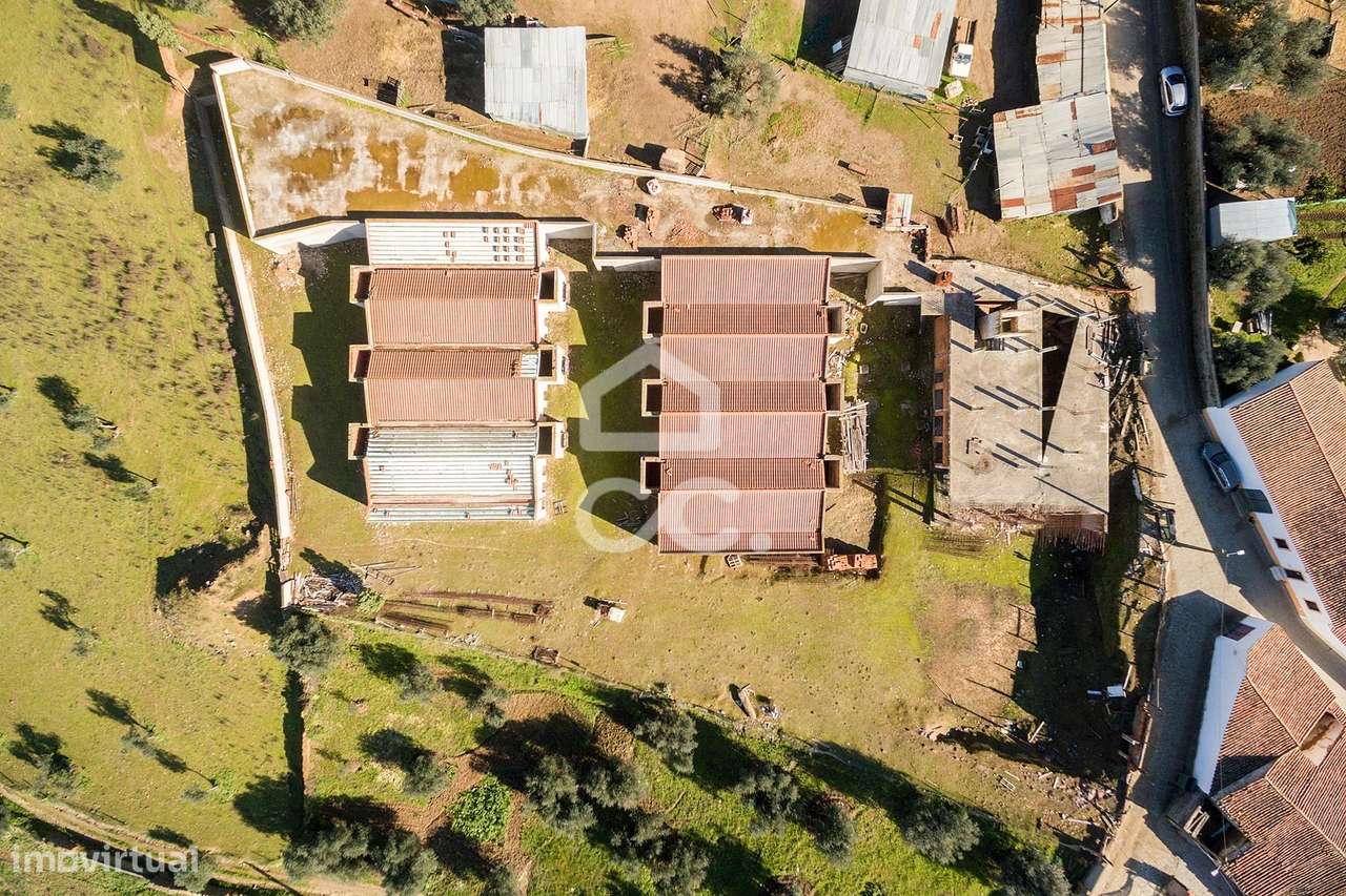 Terreno de 4000 m2 com construção | Aldeia de Alqueva - Grande imagem: 5/60