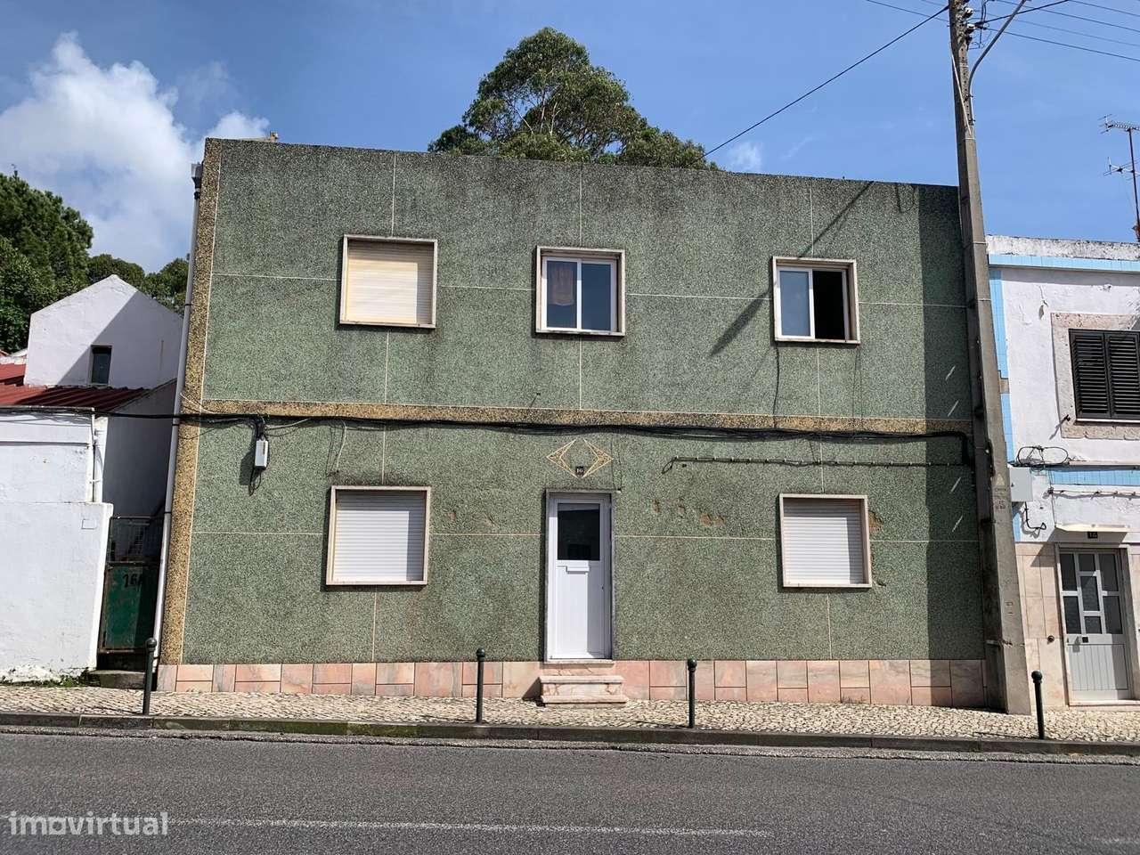 Prédio em Frielas Loures com 2 apartamentos de tipologia T2. - Grande imagem: 4/29