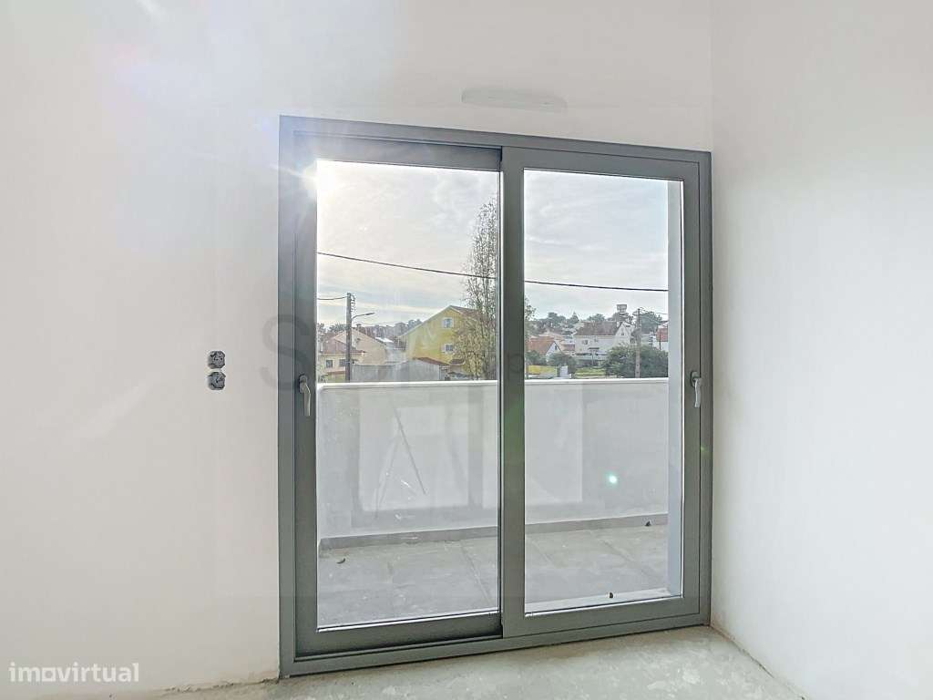 Apartamento T3 duplex, com varandas, na Quinta do Conde-31