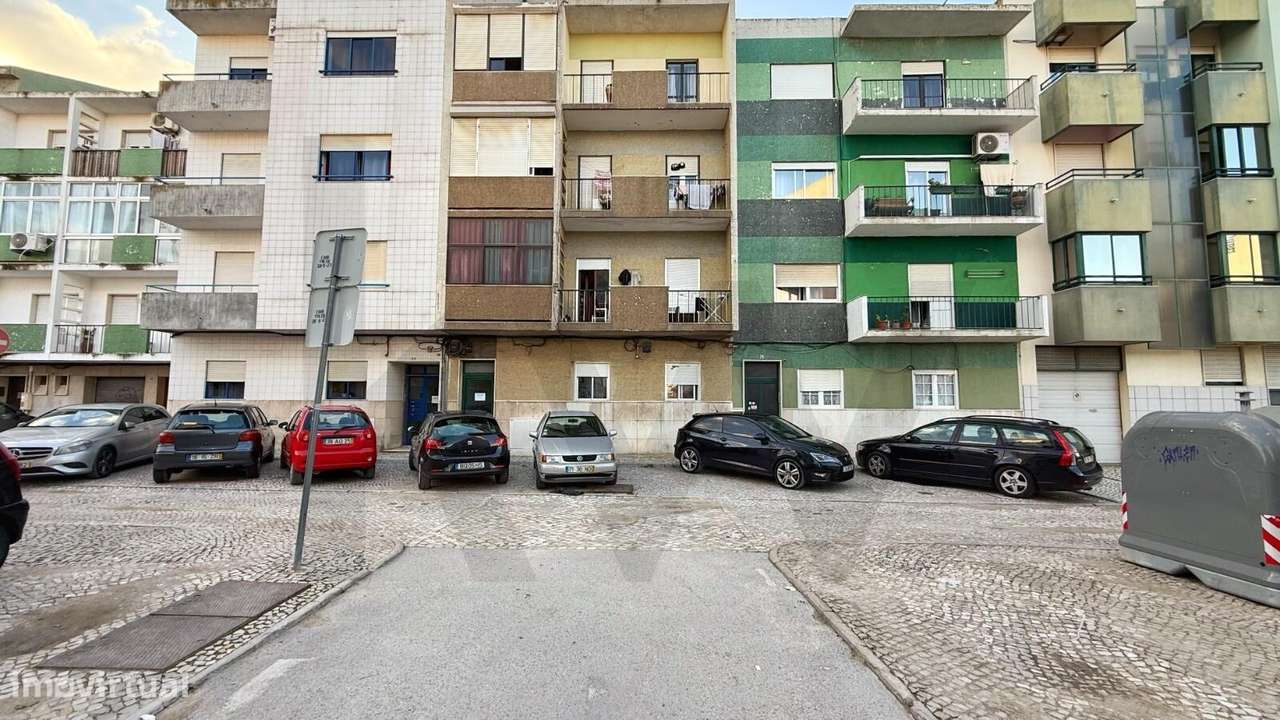 Apartamento T3 no R/C com Logradouro – Alto do Seixalinho, Barreiro-13