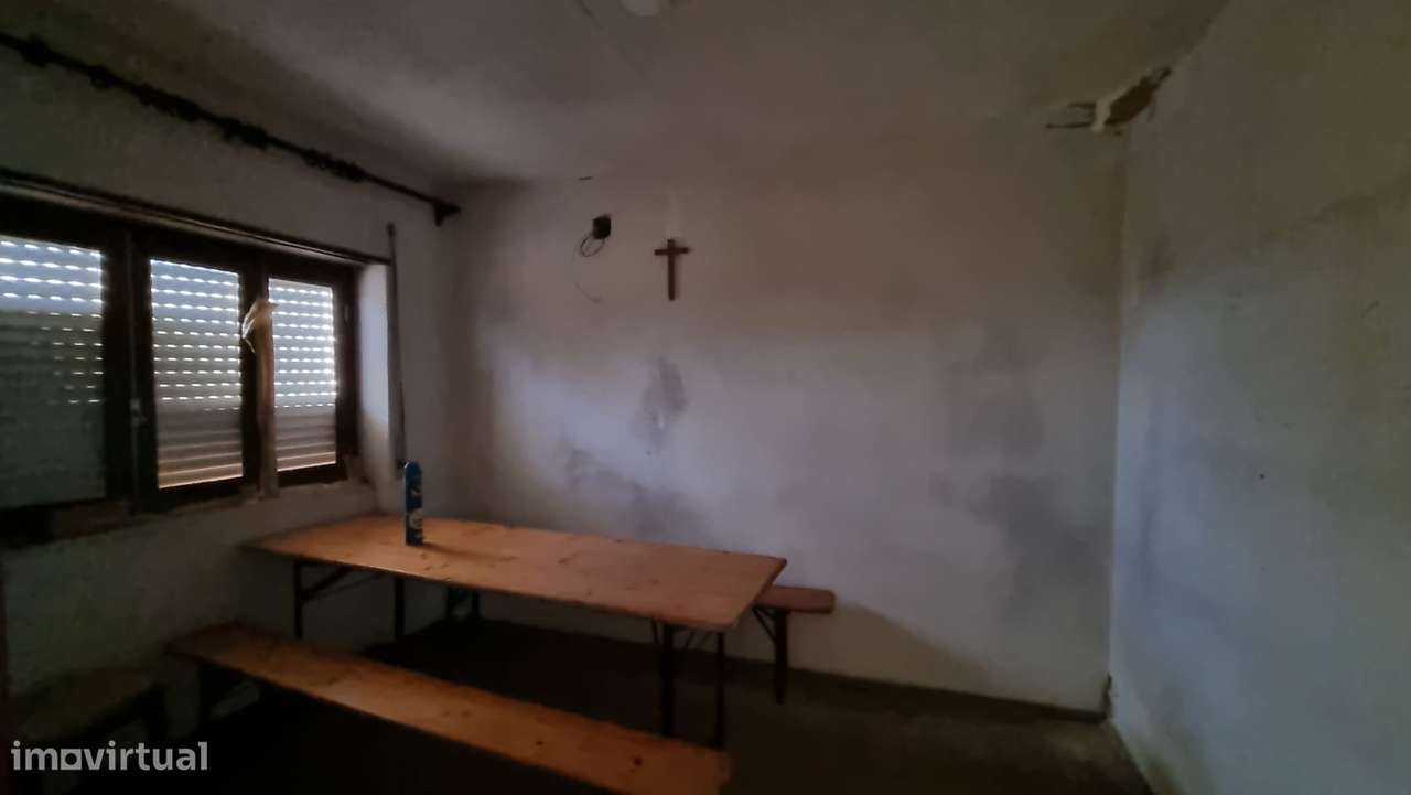 2 Moradias para remodelar com logradouro - Carvalhal Benfeito-21