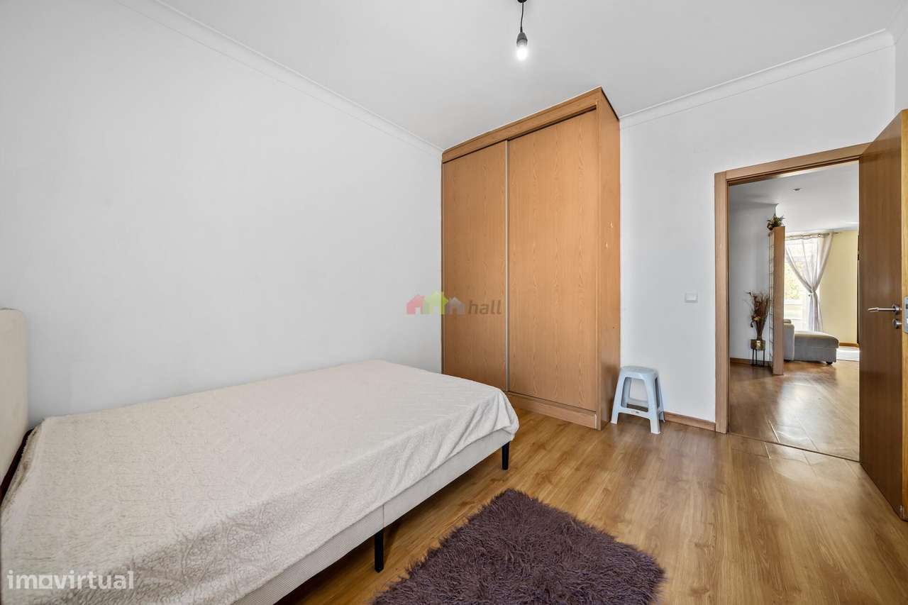 Apartamento T3 Renovado em Santo António da Charneca-15