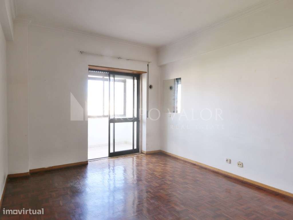 Apartamento T2 com Arrecadação, em Mem Martins-9