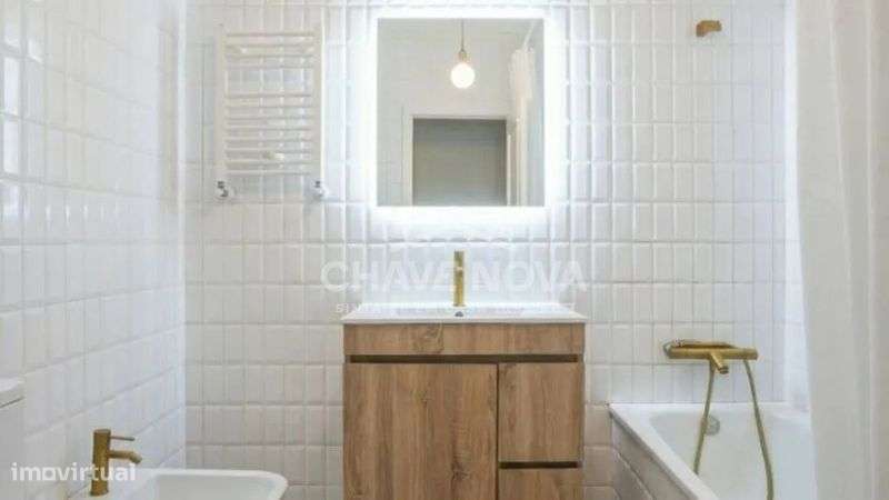 Apartamento T3 Renovado, com Varanda, Box, Último Piso - Grande imagem: 4/12