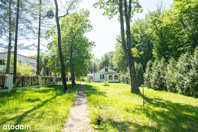 Działka 18 Arów z domem w centrum Nałęczowa