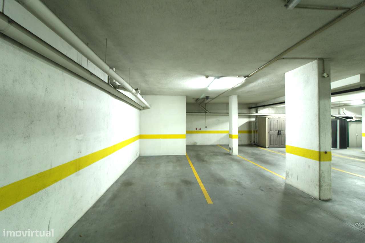 COLINAS DO CRUZEIRO -  T3 com 150 m² e 4 lugares de garagem!-26