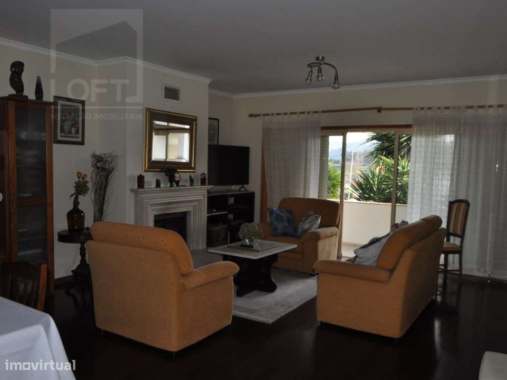 Moradia V4 em Candoso S.Santiago e Mascotelos-3