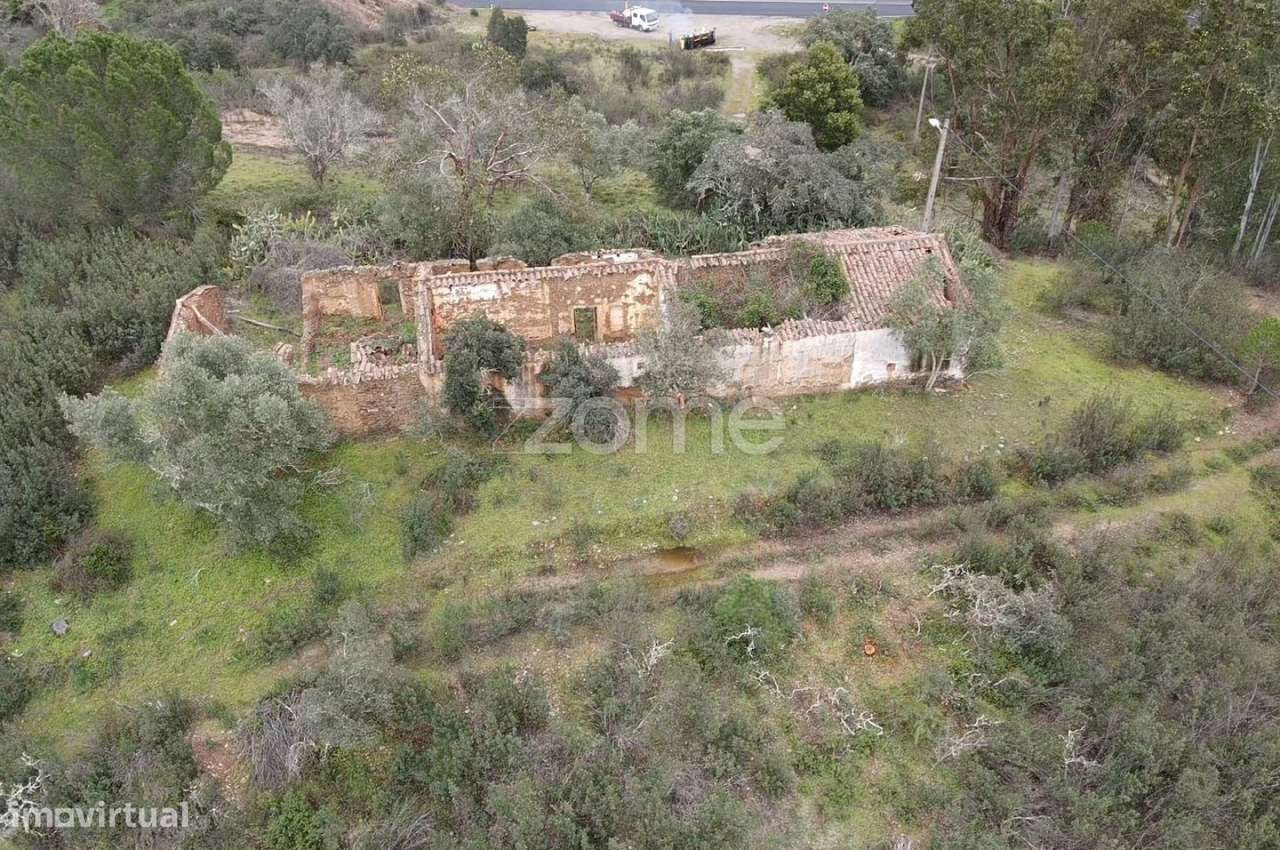 Moradia para reconstrução com PIP aprovado, em S.M. da Serra - Grande imagem: 5/32