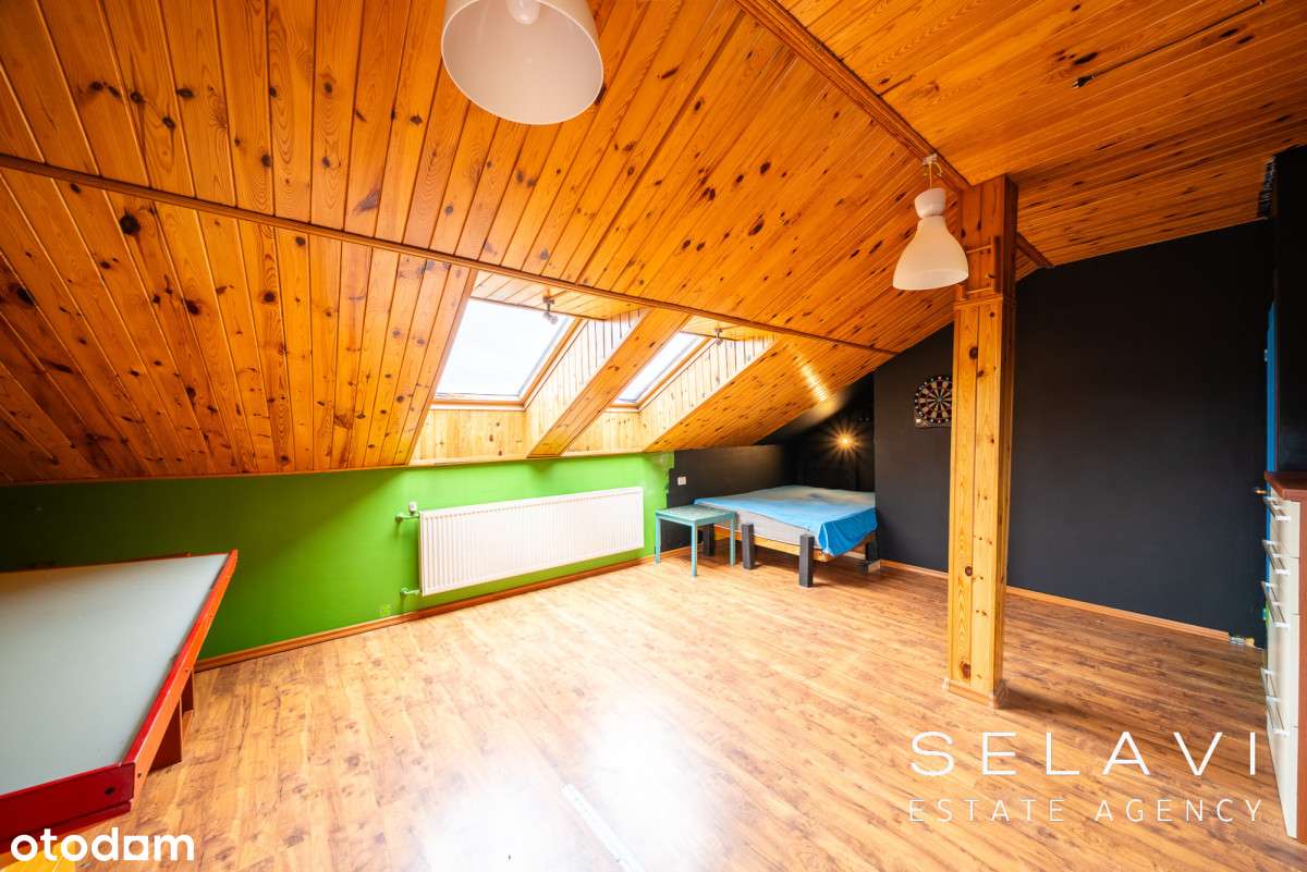 Dom podzielony na dwa mieszkania i biura-7