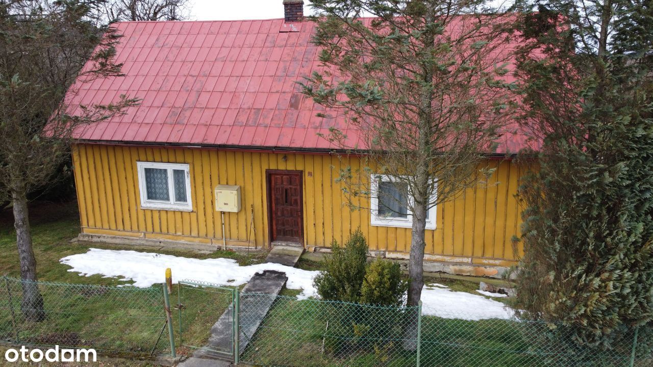 Drewniany dom na wsi