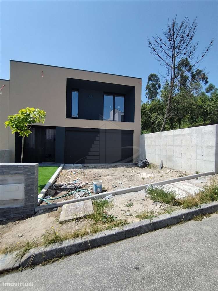Gaveto de 2 pisos em avançado estado de construção - Grande imagem: 3/18