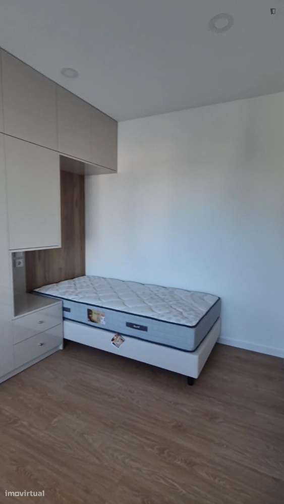 Quarto - localizado em Aveiro - Grande imagem: 5/7