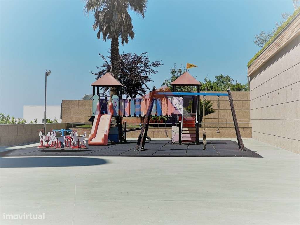 Apartamento T4 de Prestígio | Condomínio Fechado |-16