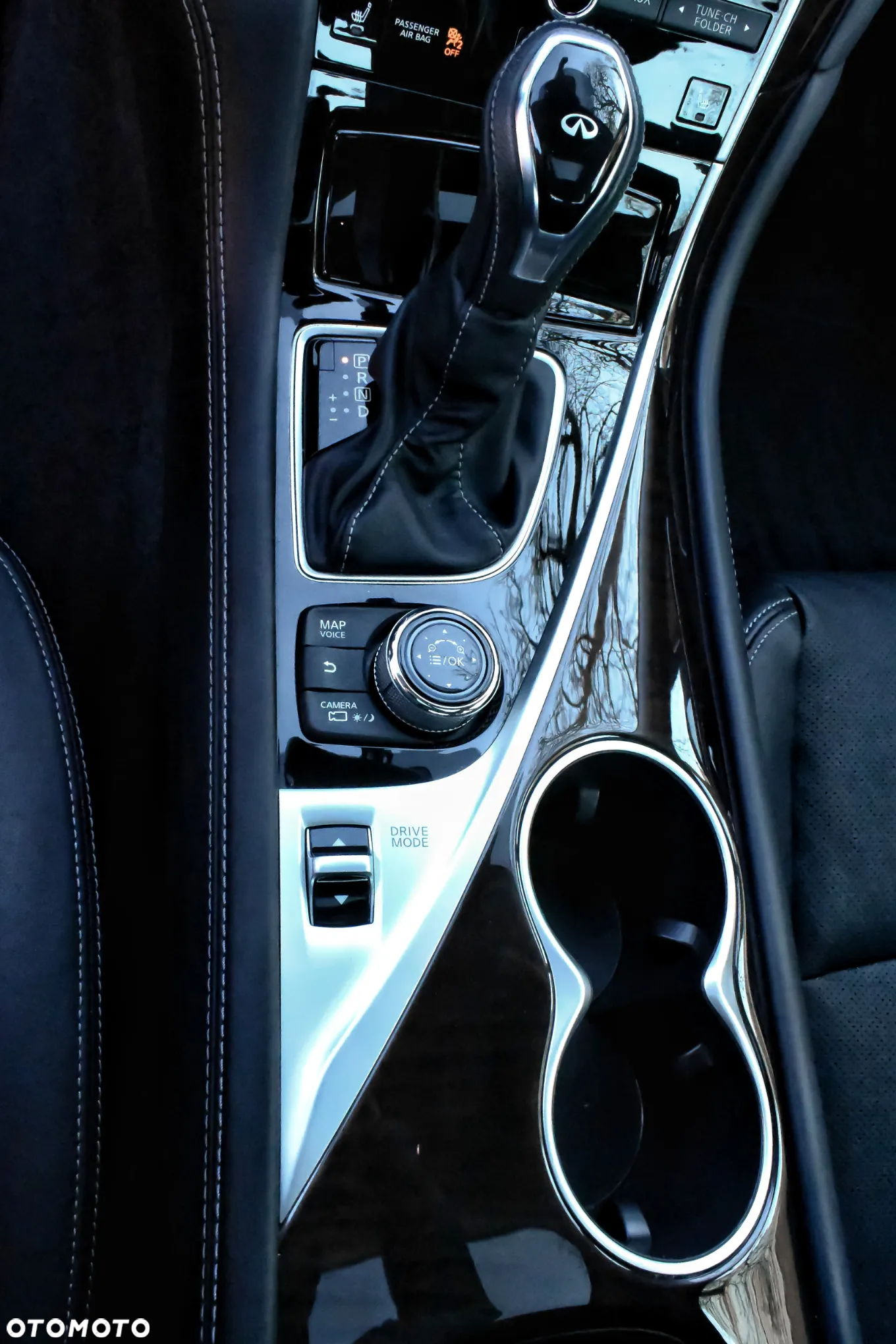 Infiniti Q50 Hybrid Luxe - 25