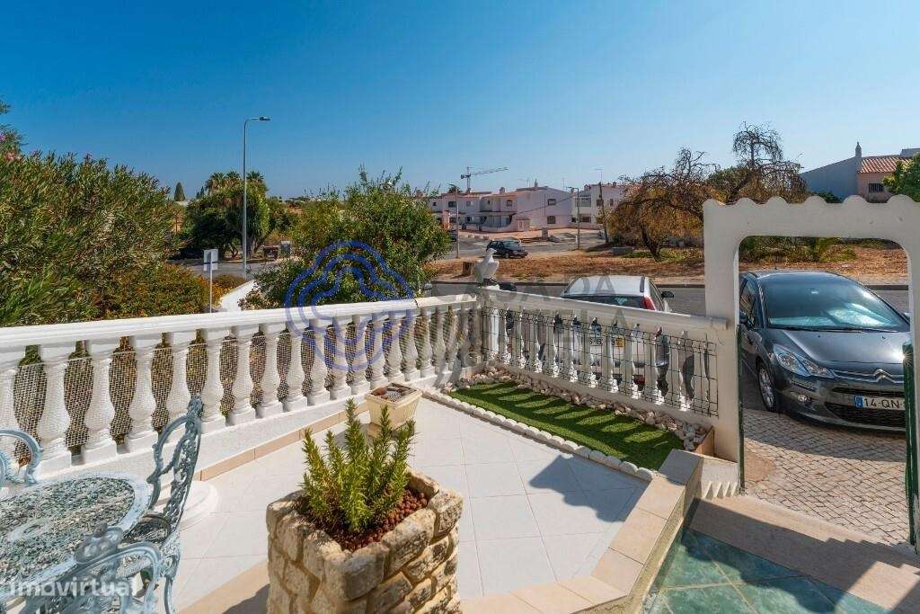 Magnífica Moradia T3 com Vista Mar e Localização Estratégica – Loulé-57