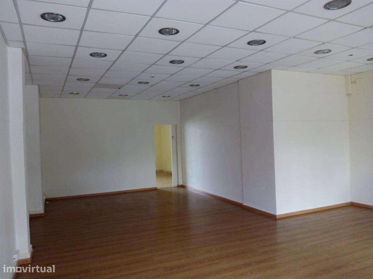 Loja  situada em Ouressa / Mem-Martins - Grande imagem: 3/7