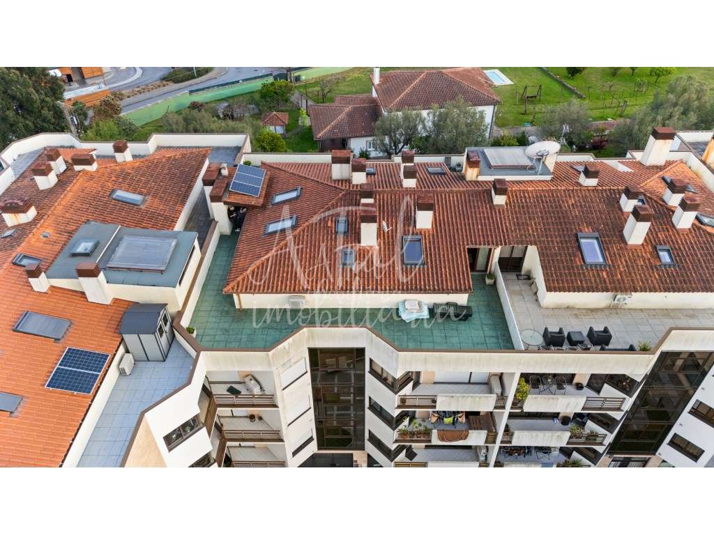Duplex T5 no centro de Ponte de Lima com terraço panorâmico e 2 gar...-53