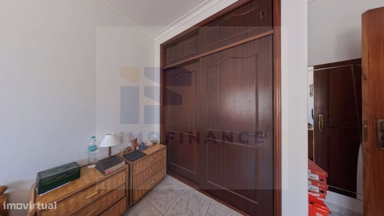 Excelente Apartamento T2, segunda linha de mar-8