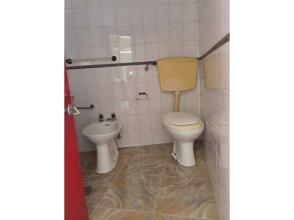 Oportunidade de Reabilitação - Moradia T2 com Quintal em Terrugem (...-8