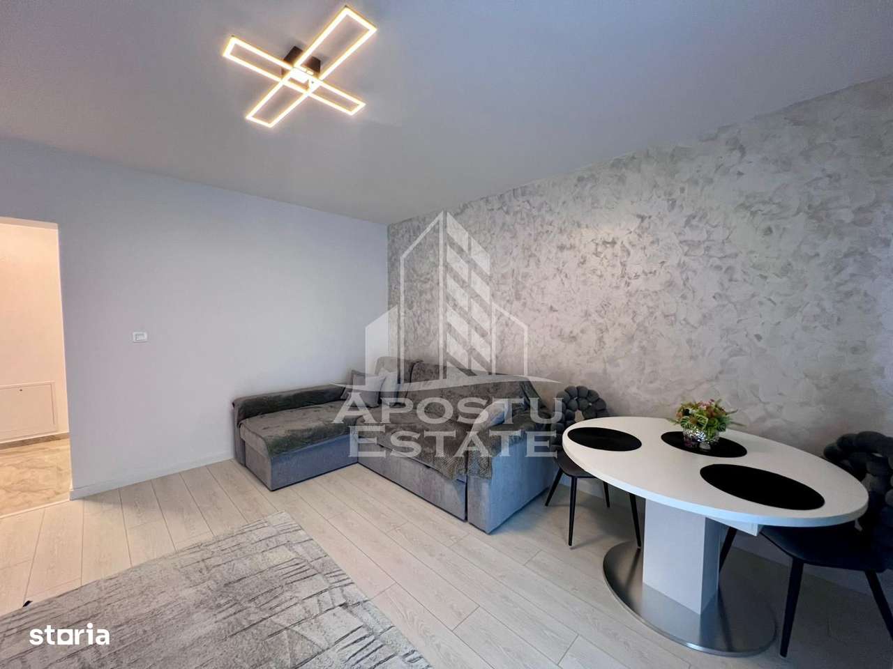 Apartament, 2 camere, centrala proprie, loc de parcare, Giroc - Imagine principală: 3/10