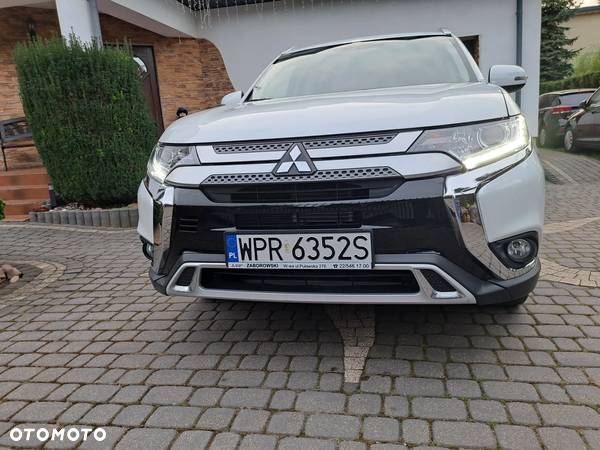 Mitsubishi Outlander - 2