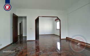 Apartamento T3 transformado em T2 em Agualva Cacém