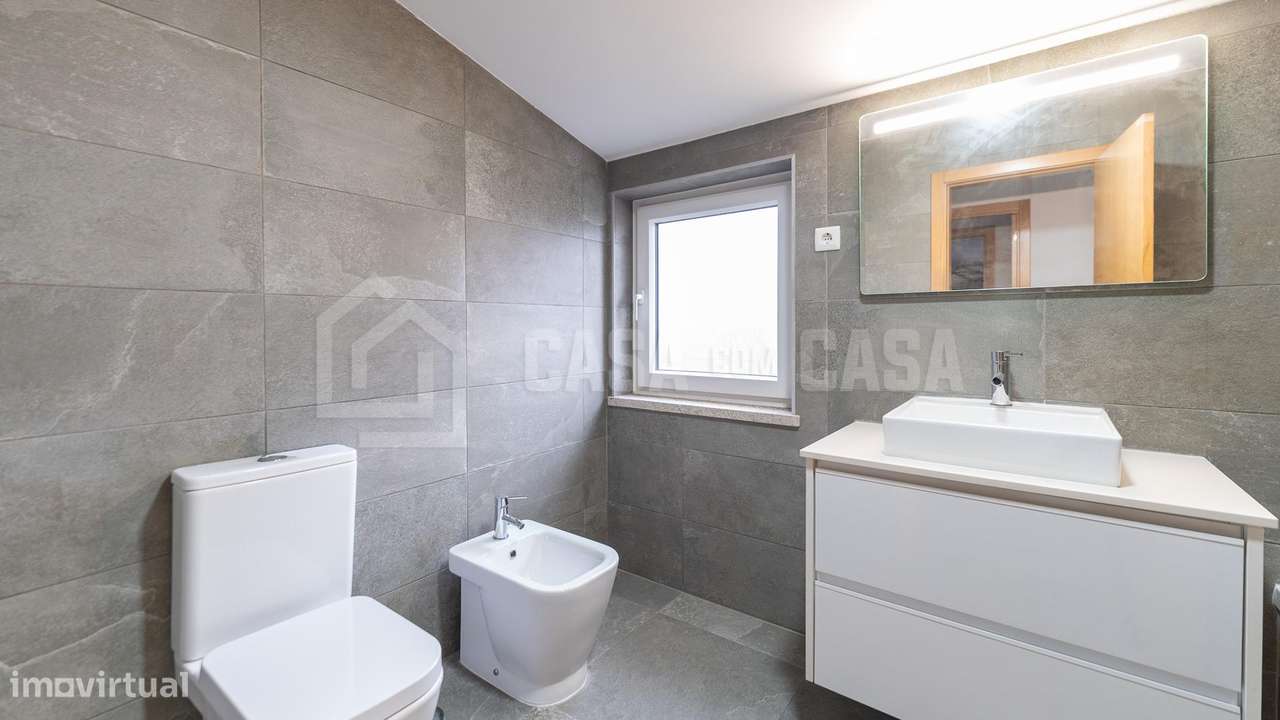 Moradia V3 Remodelada em Gumiei-7