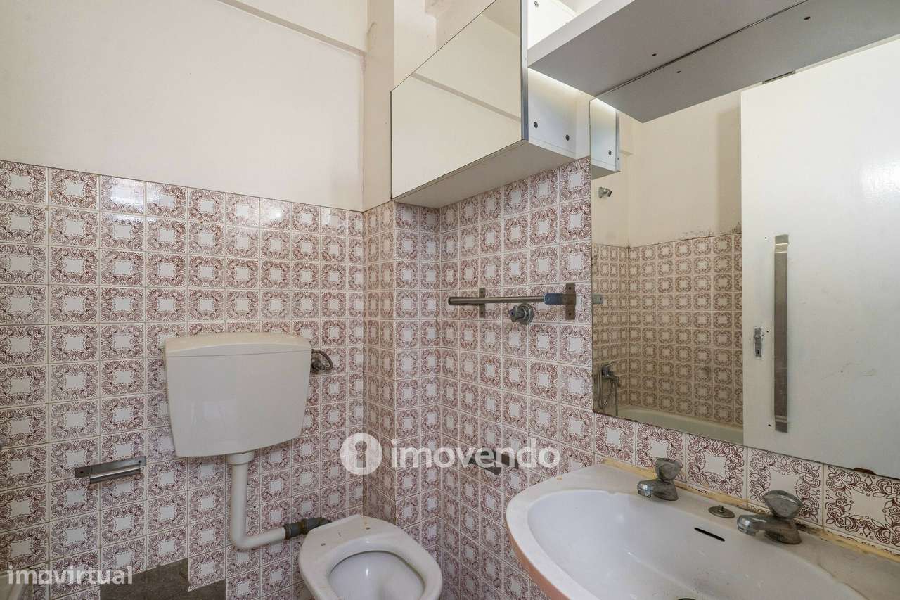 Apartamento T1 para renovação, junto da Praia de Paço de Arcos-19
