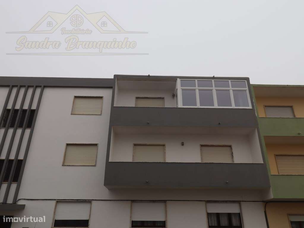 Apartamento T2 RENOVADO em Santa Cruz-38