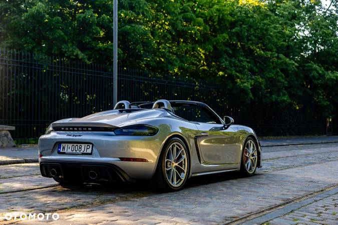 Porsche 718 Spyder - 16