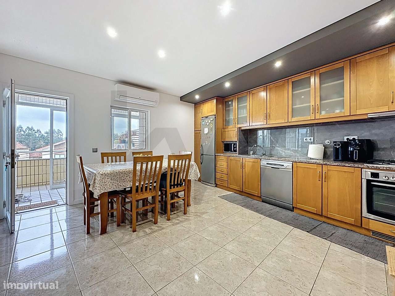 Apartamento T2 c/ Garagem Fechada 2 Carros - 161m2 - Perfeito Estado - - Grande imagem: 4/28