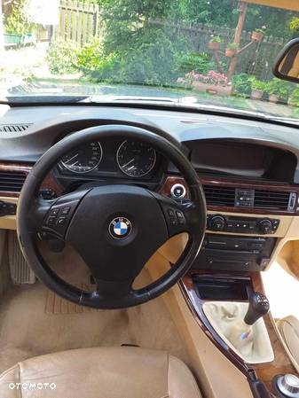 BMW Seria 3 320i - 5